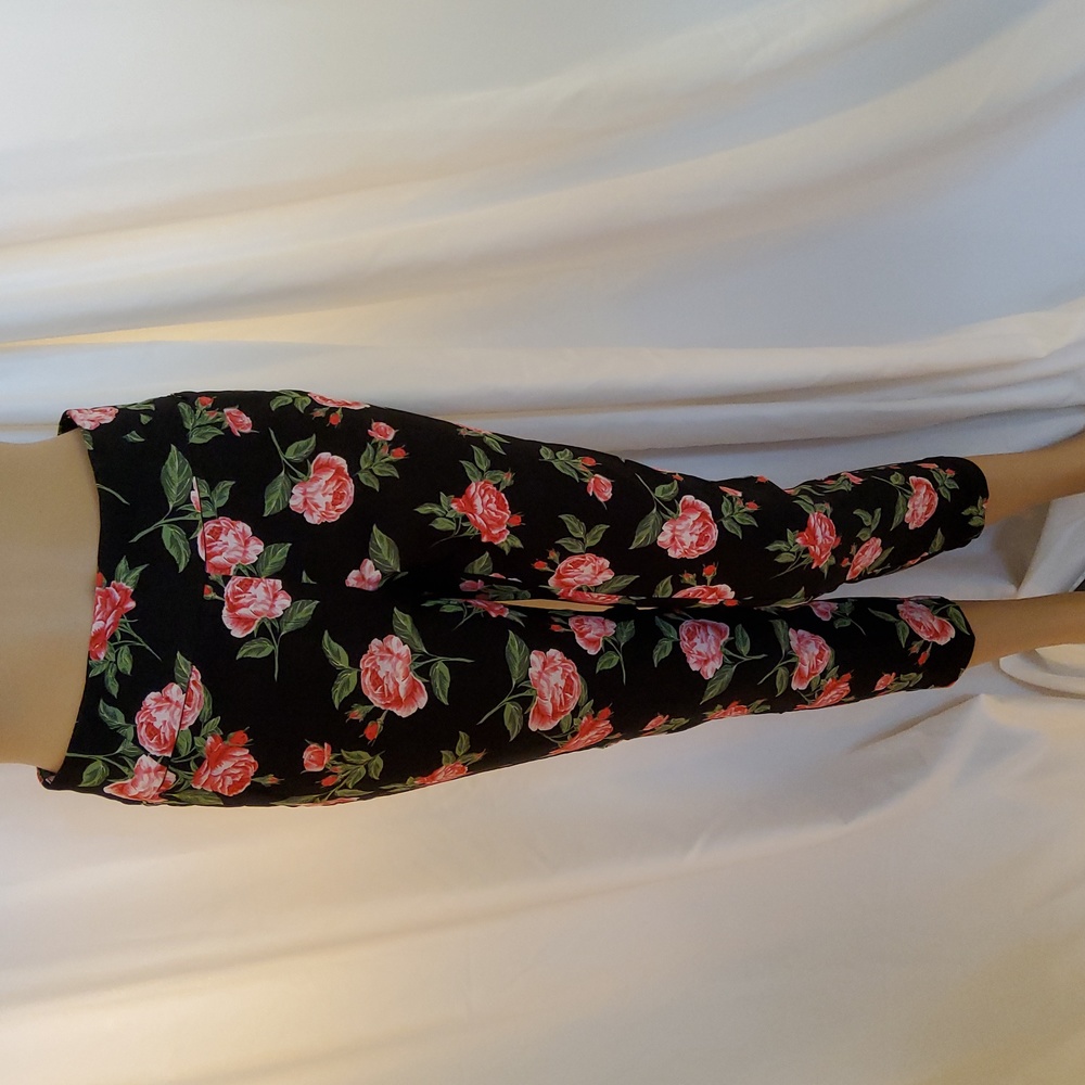 Crop Pants by SOHO
